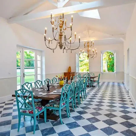 Chateau Les Deux Cygnes Feriehus *
